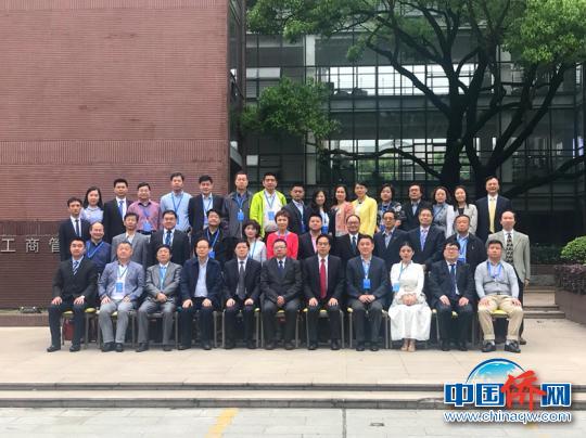 Group photo of the 34th overseas Chinese professionals returning to China for entrepreneurship seminar.